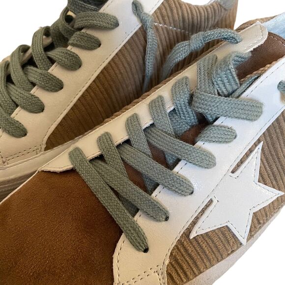 ShuShop Pilar Mismatched Sz 11 Left 10 Right Womens Camel Star Fashion Sneakers - Picture 2 of 14